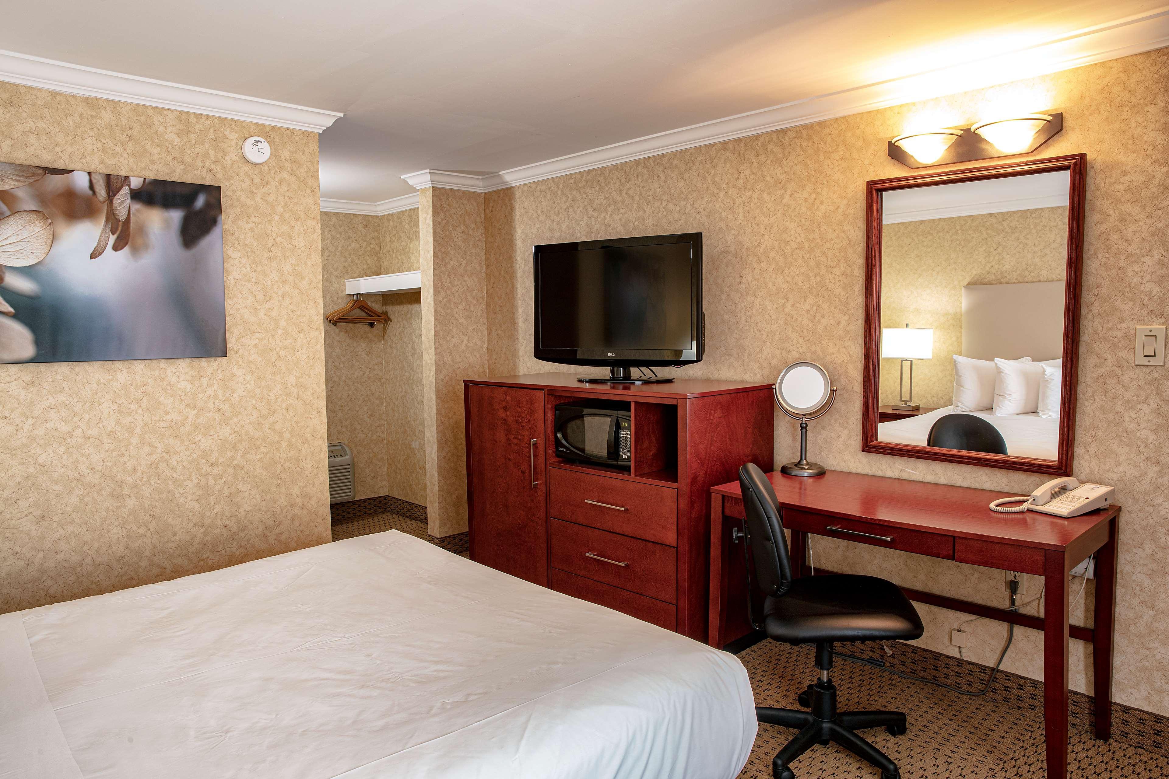 Western Voyageur Place Hotel 3*