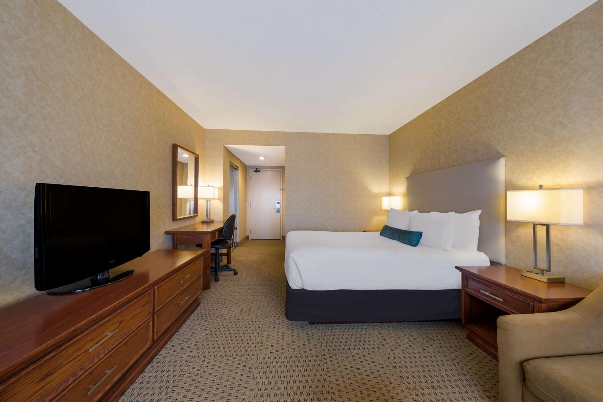 Western Voyageur Place 3*
