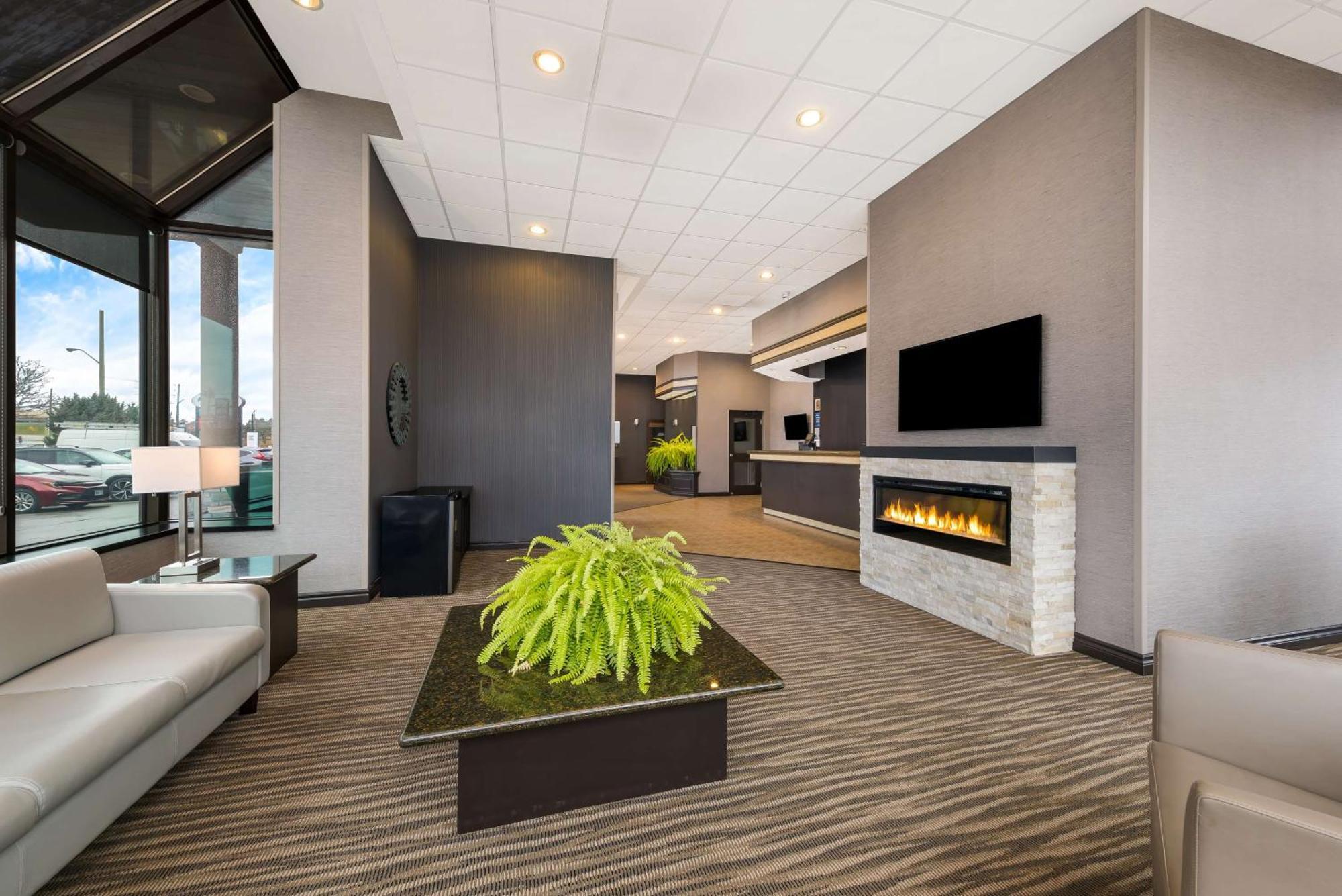 Western Voyageur Place Hotel 3*