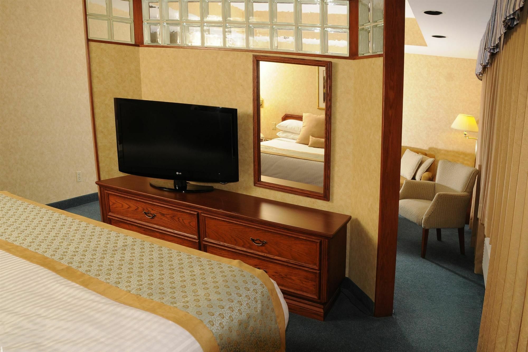 Western Voyageur Place Hotel