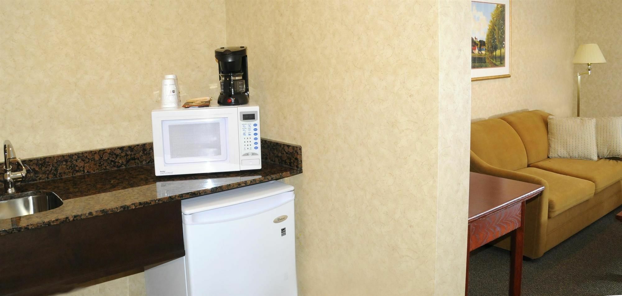 Western Voyageur Place Hotel 3*